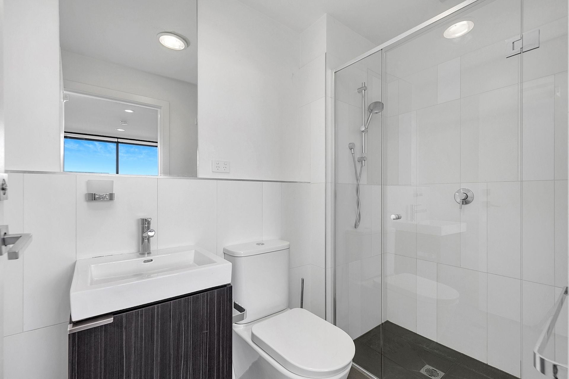 2 bed, 2 bath... Too Easy.