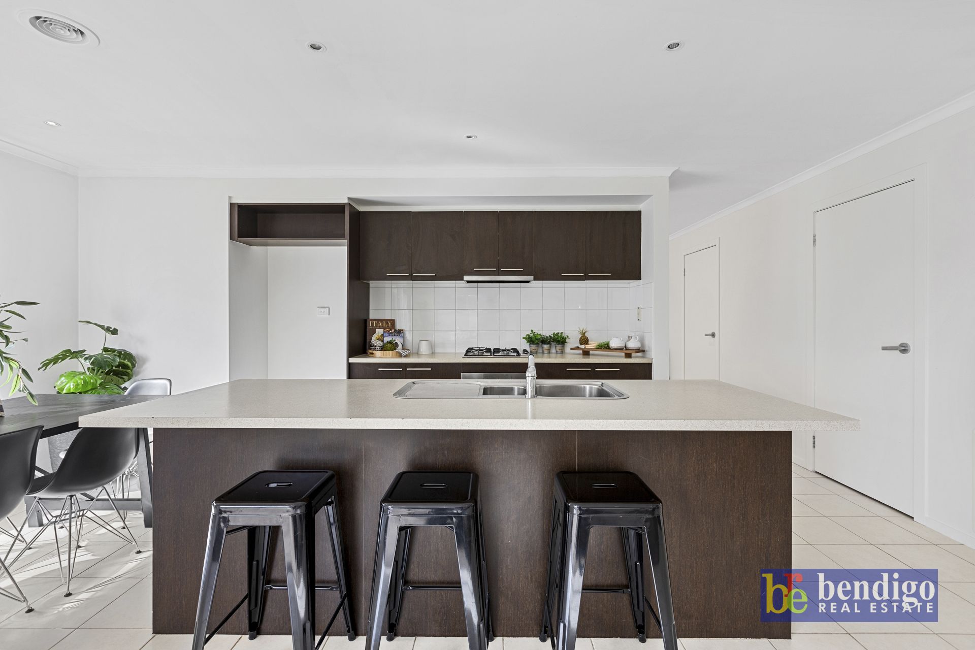 14 Mulga Avenue Epsom VIC, Epsom - Thumbnail 2