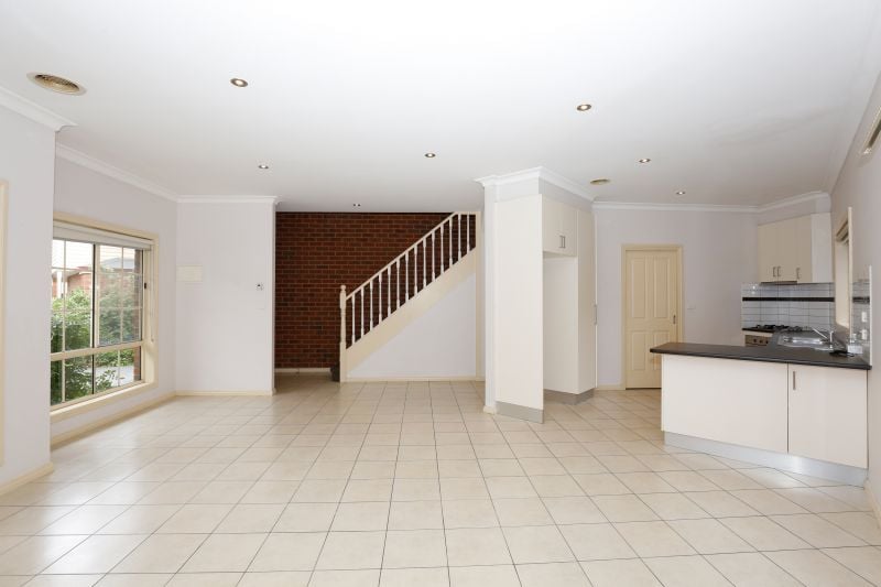 4/6 Duffy Street, Reservoir