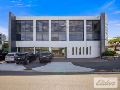 PROMINENT CORNER - OFFICE/ SHOWROOM - JAMES ST PRECINCT!