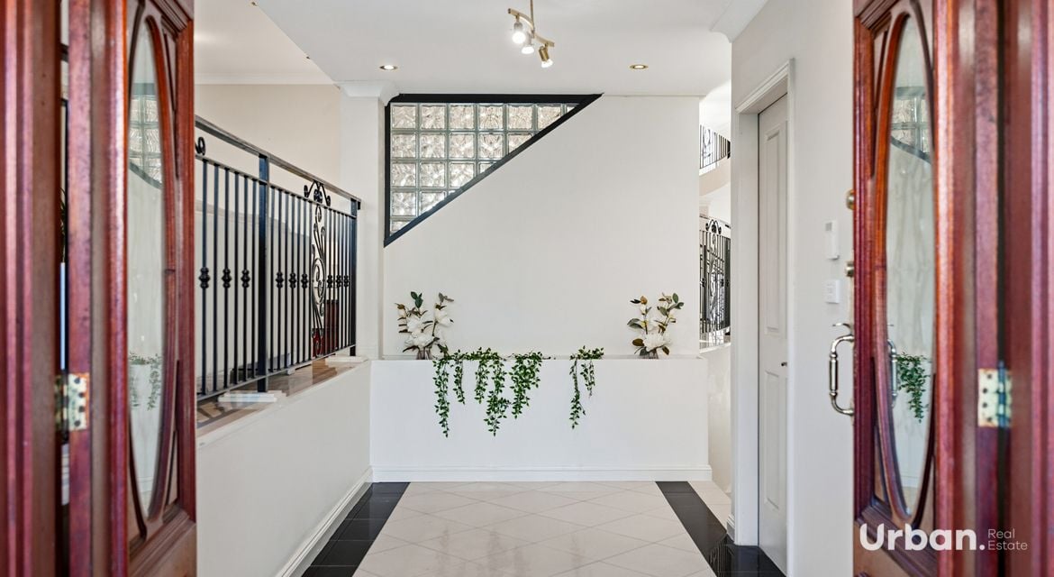 Casula 41 Roth Street