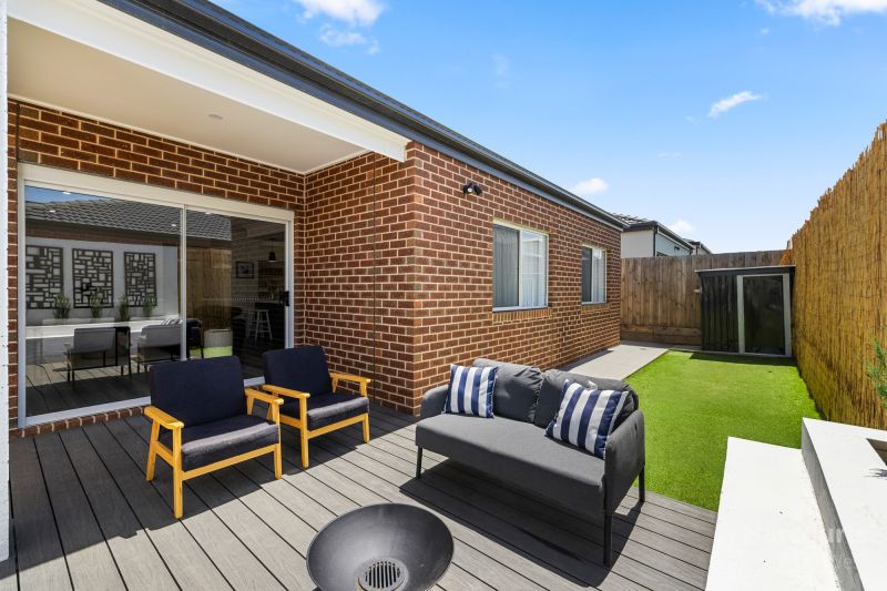 16 Dollarbird Drive, Deanside