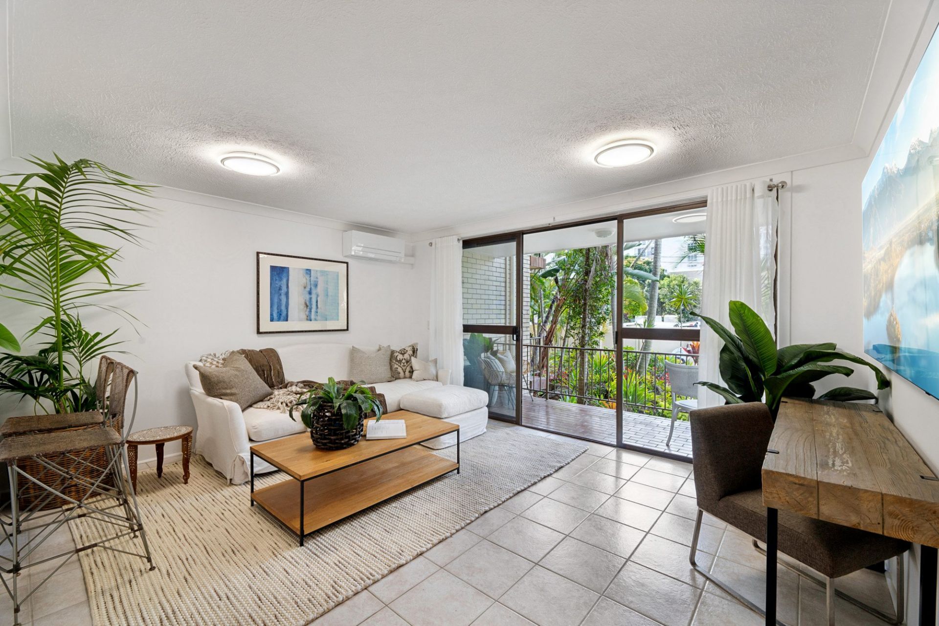 2/18 First Avenue, Broadbeach - Thumbnail 3