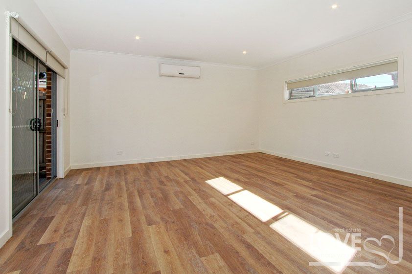Modern Unit in Great Location!