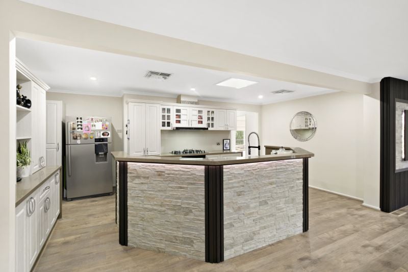 6 Bromley Place, Epping