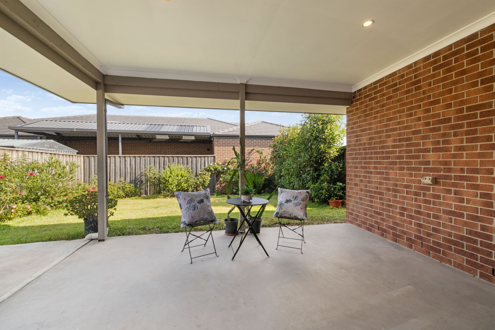 Spacious Family Home on Approx. 520m² with High Ceilings & Expansive Western Garden