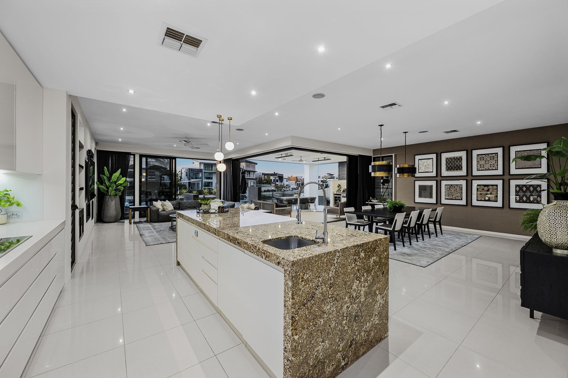 14 Royal Albert Crescent, Sovereign Islands QLD 4216, Sovereign Islands - Thumbnail 5