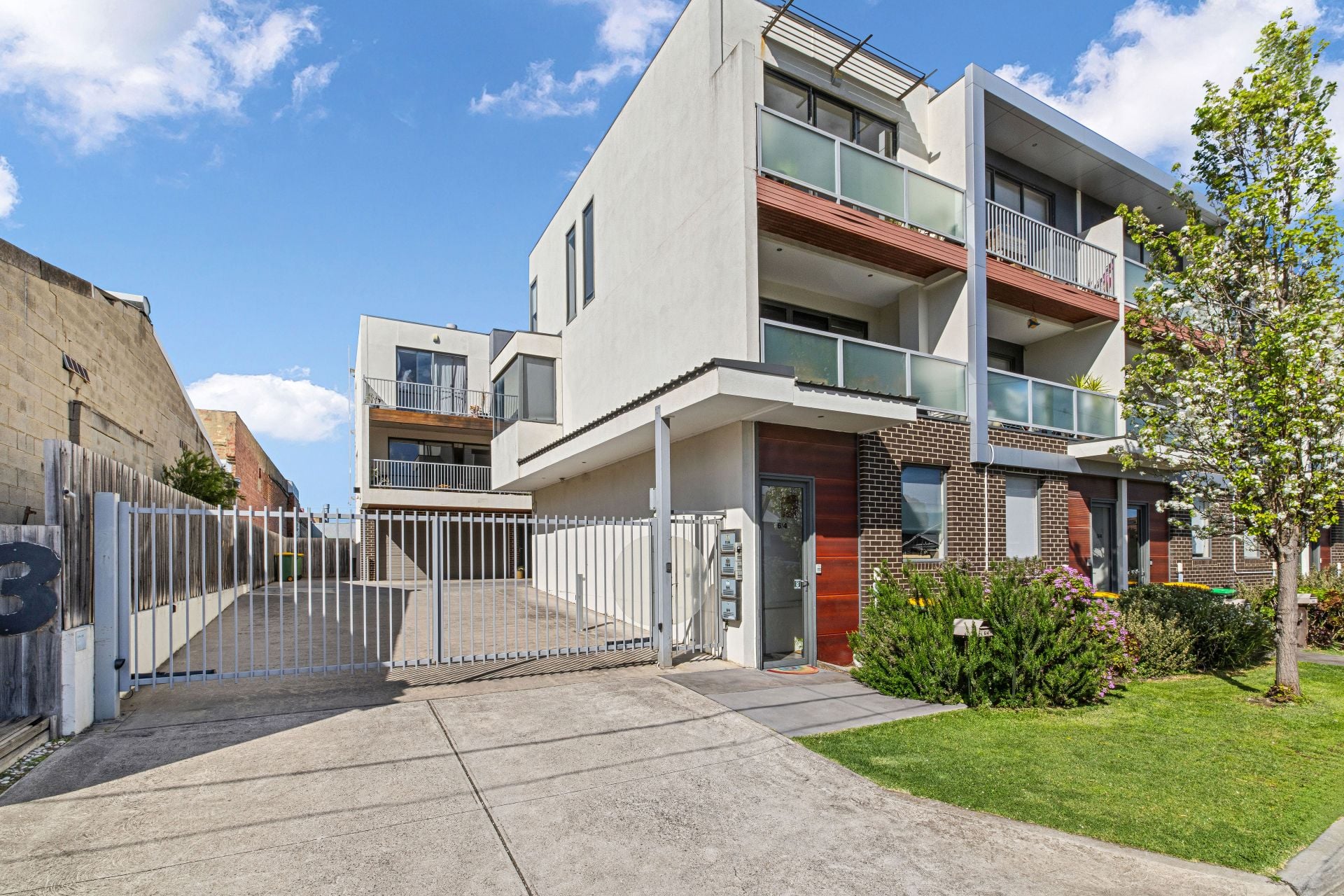 Effortless Living In A Lifestyle Location