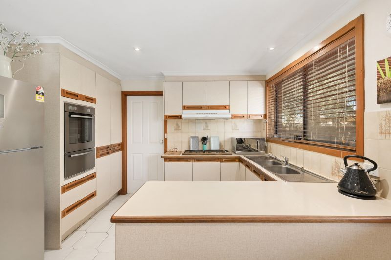 24 Horseshoe Crescent, Epping