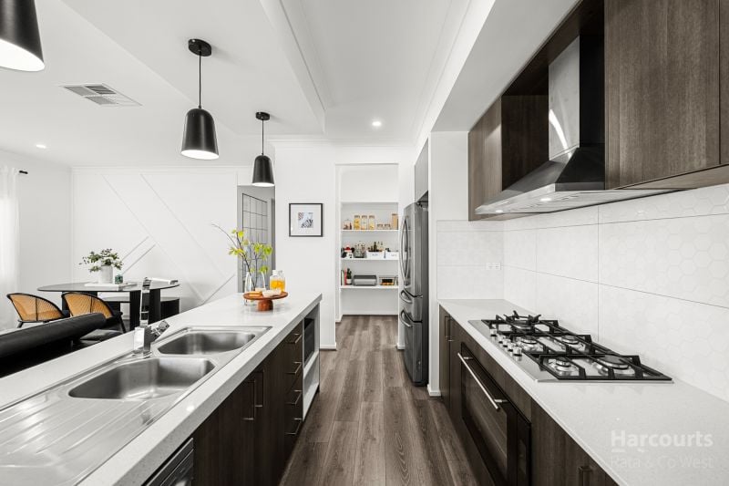 16 Dollarbird Drive, Deanside