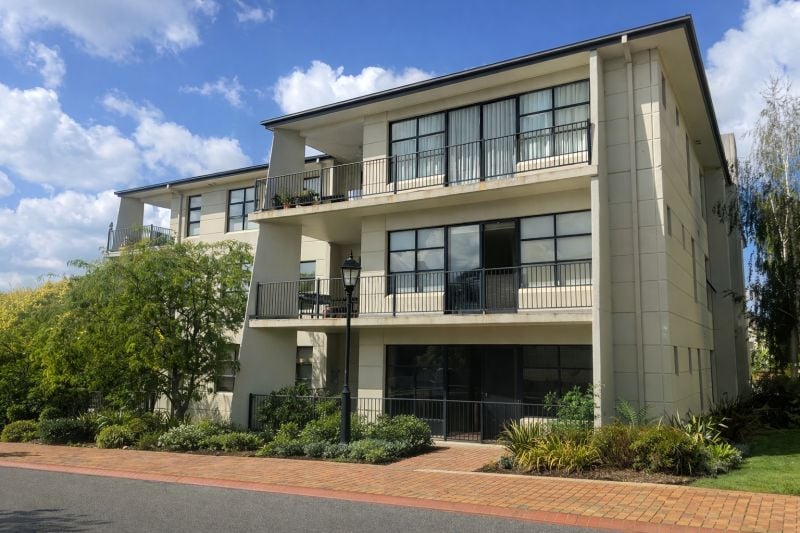 10/1 Conservatory Drive, Burwood - Thumbnail 2