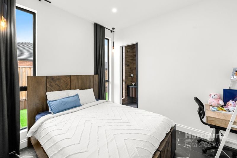 23 Shadow Street, Deanside