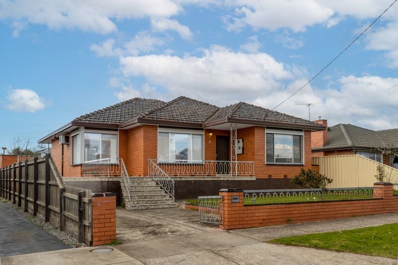 8 Lantana Avenue, Thomastown