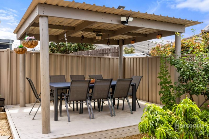 8 Mount Way, Caroline Springs