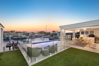 Ultimate Family Entertainer – Fully Renovated, Bridge-Free Waterfront