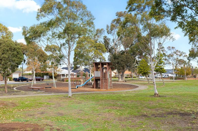 68 Oakview Parade, Caroline Springs