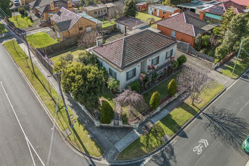 42 Broadhurst Avenue, Reservoir