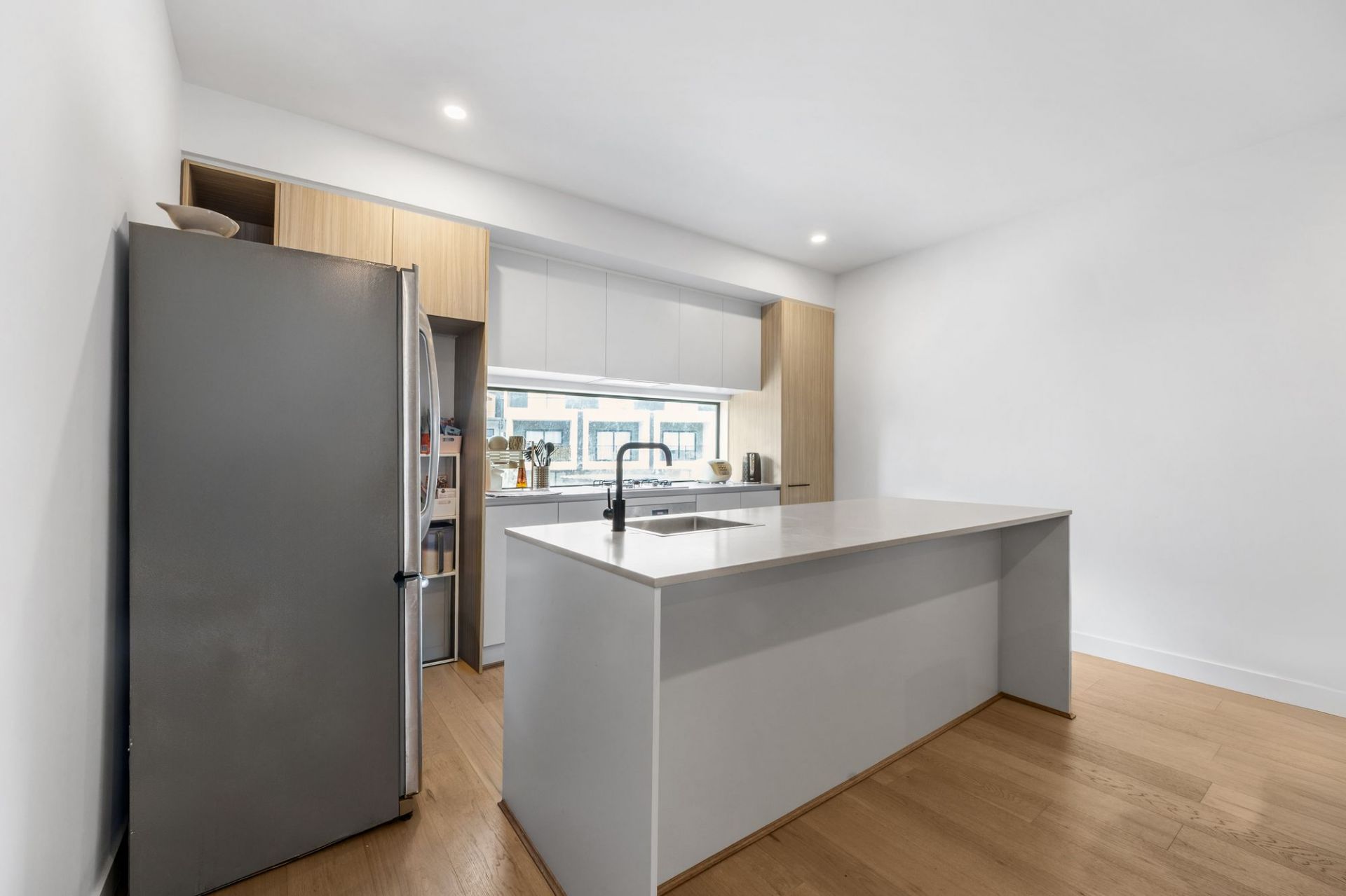 INVESTORS TAKE NOTE ( current rent return $2520 per calendar month)