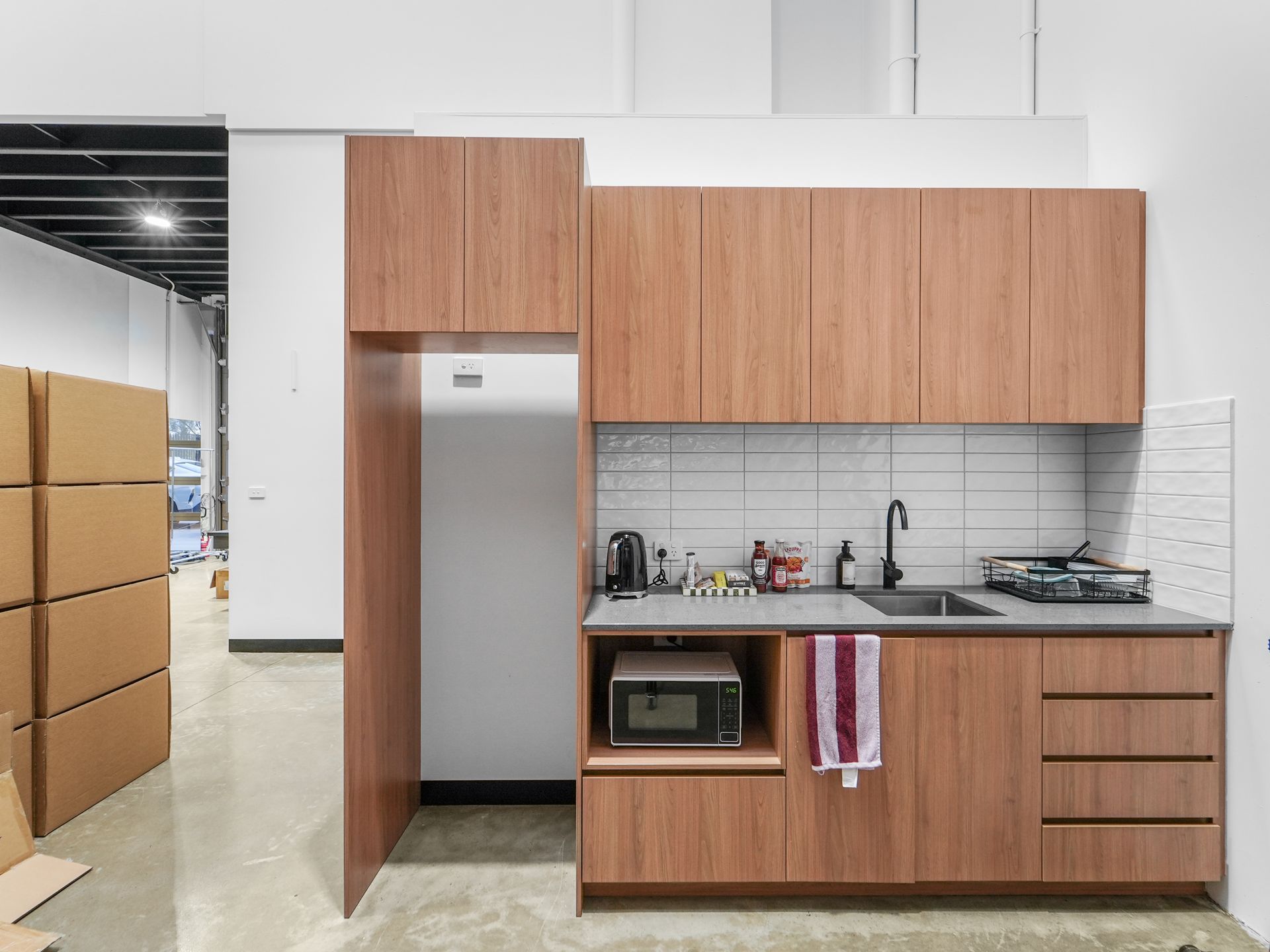 PREMIUM OFFICE / WAREHOUSE