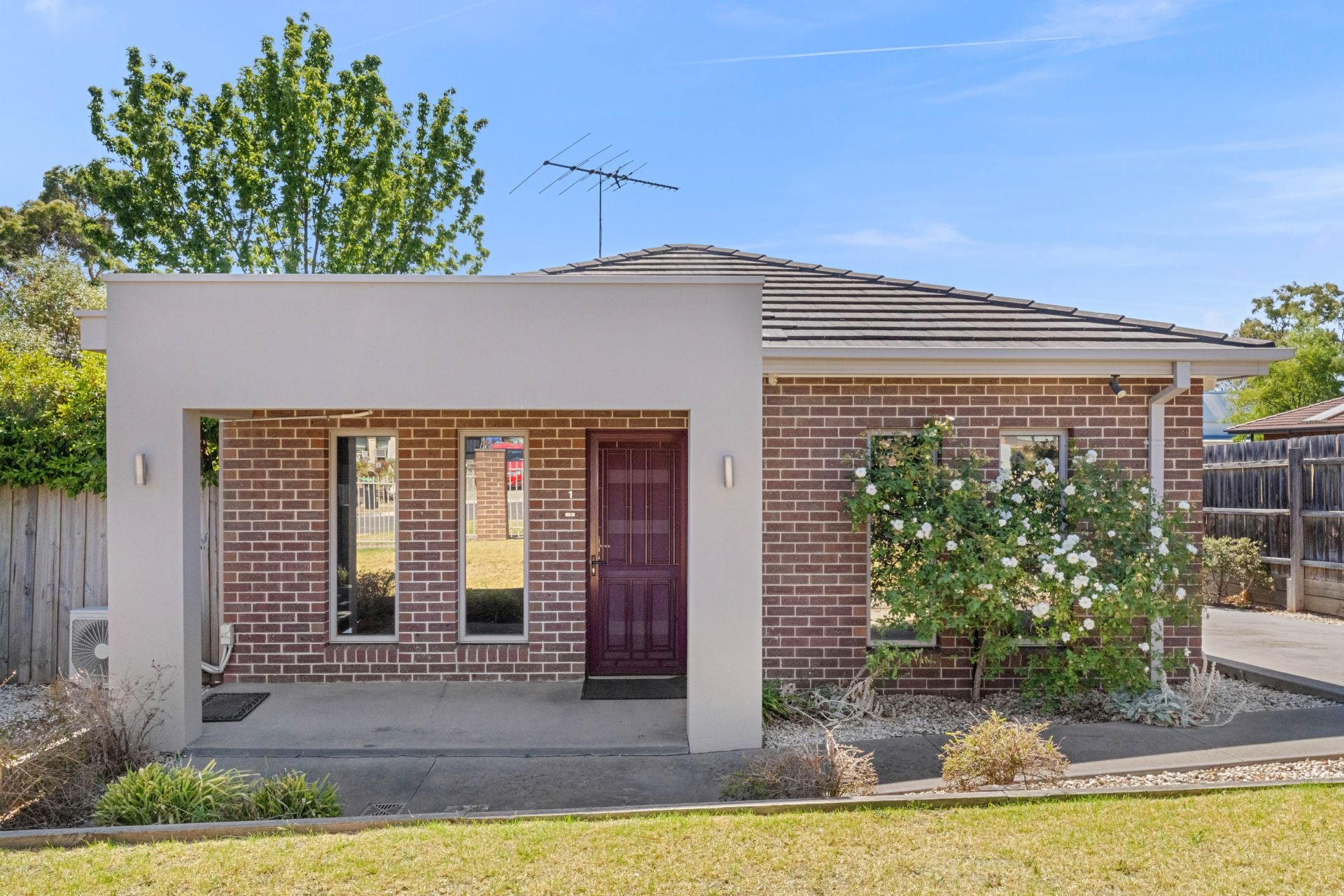Stylish, Convenient & Low-Maintenance in a Prime Location