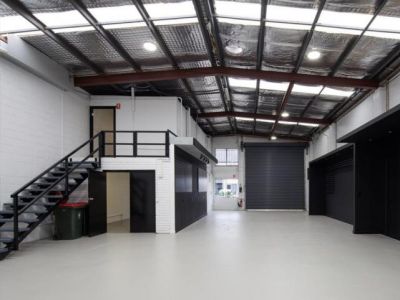 REFURBISHED FREESTANDING WAREHOUSE