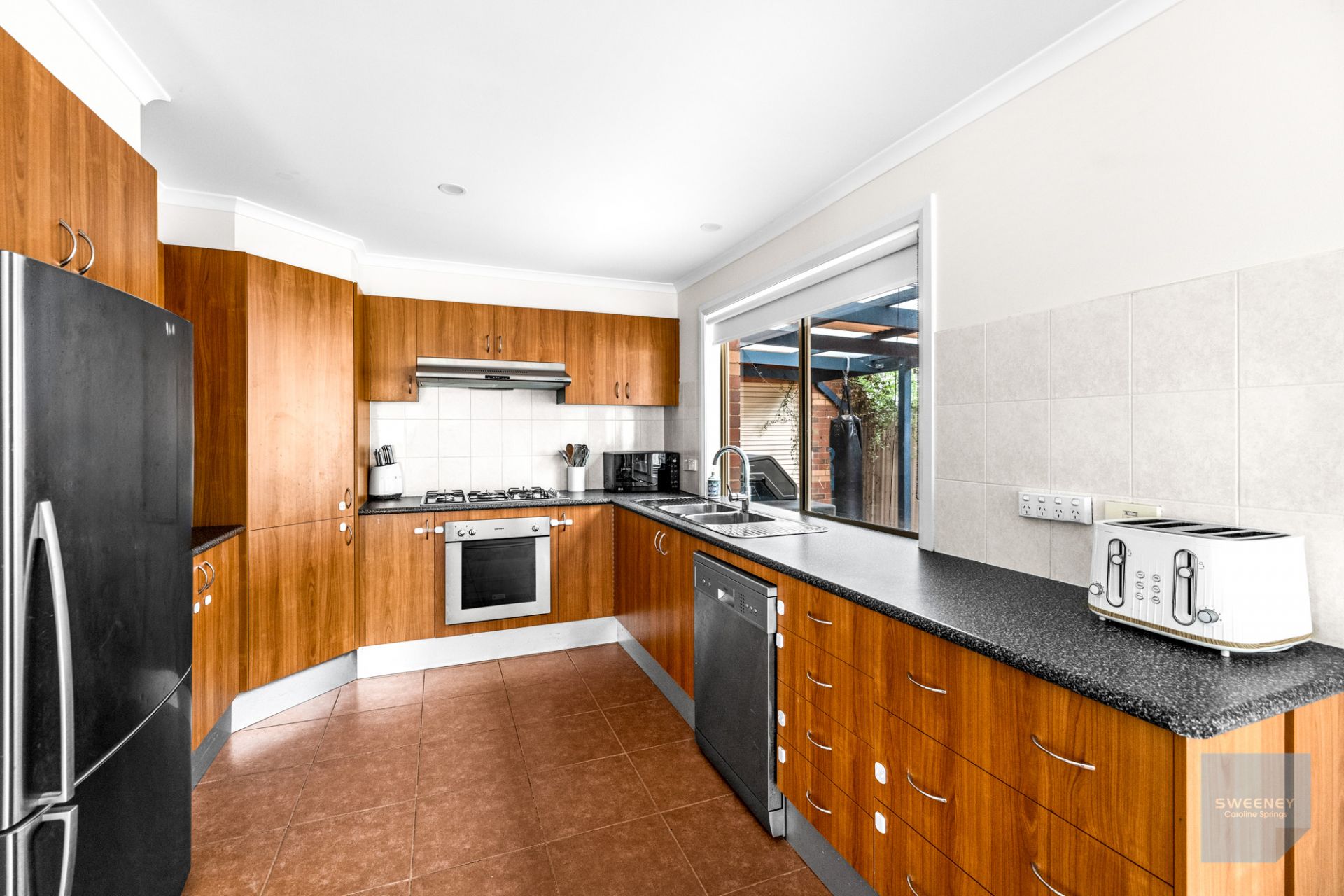 19 Edgbaston Parade, Caroline Springs - Thumbnail 7