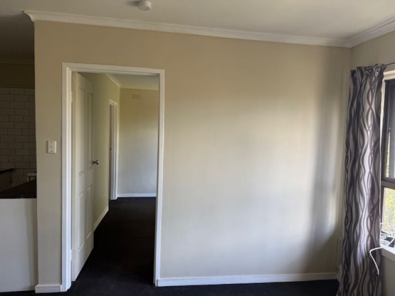 Light-Filled 1-Bedroom Apartment with Ensuite and Parking in Prime Location