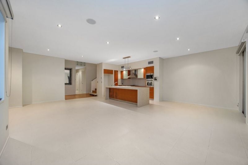 2/11 Inga Avenue, Surfers Paradise - Thumbnail 8