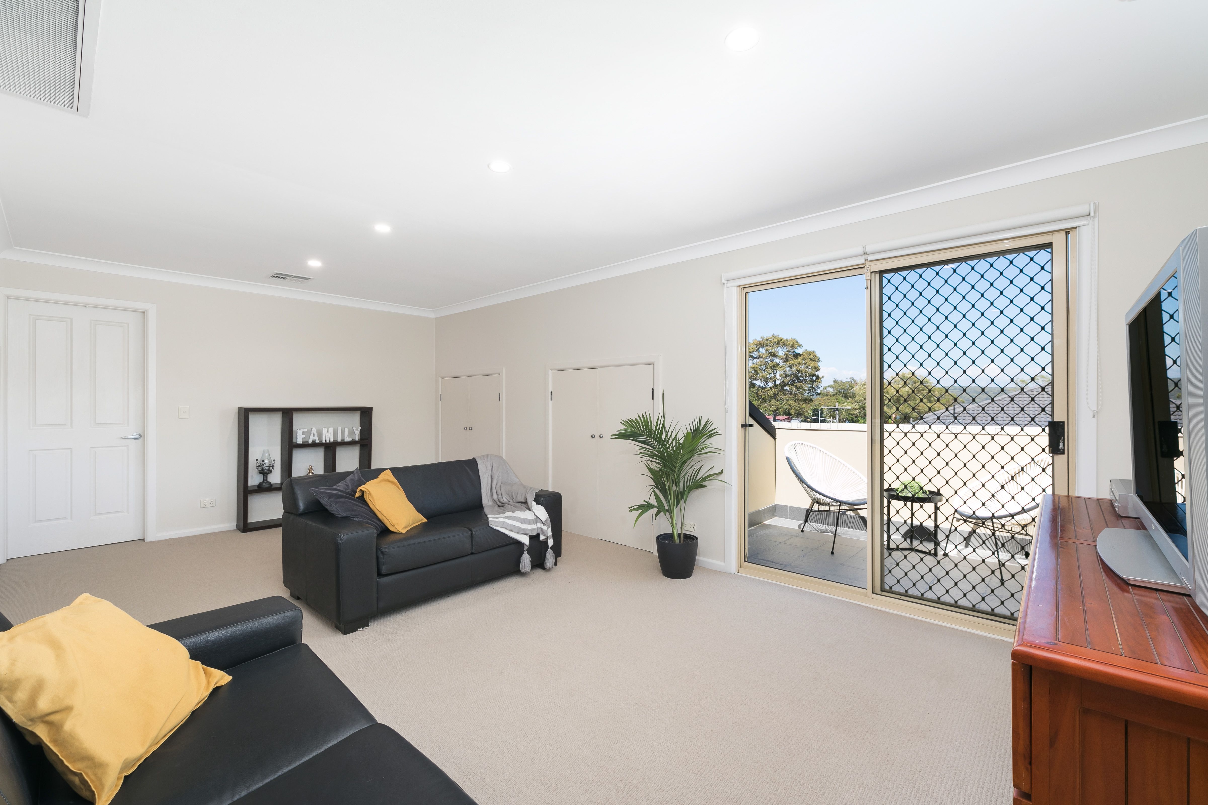 18 Crescent Road CARINGBAH SOUTH 2229