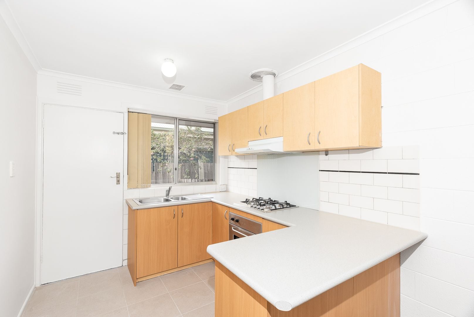 CONVENIENT & LOW MAINTENANCE 2 BEDROOM