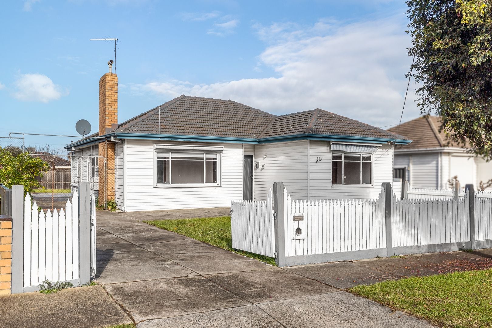 SPACIOUS 3-BEDROOM FAMILY HOME IN PRIME LOCATION