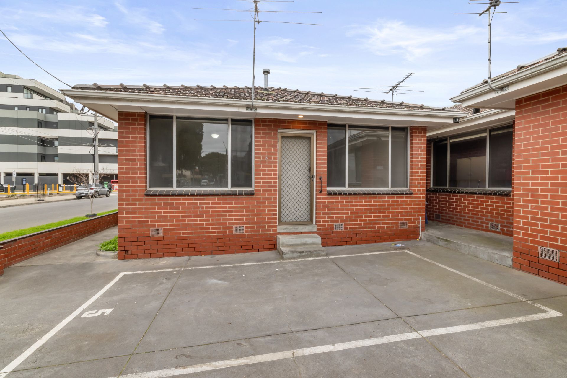 Renovated and fantastic location!