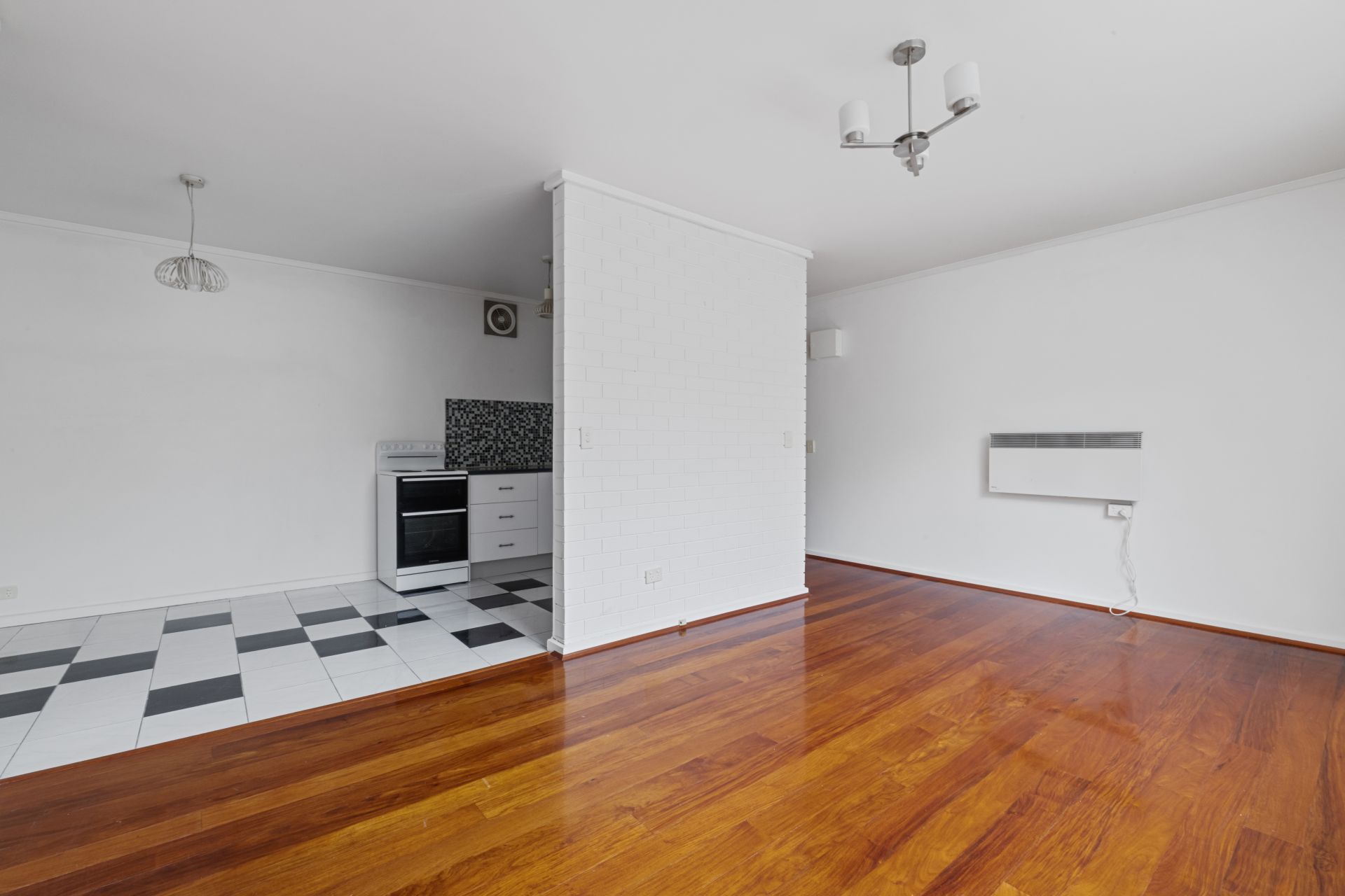 Stylish, Sunlit 1 bedroom Unit Offering Comfort & Convenience
