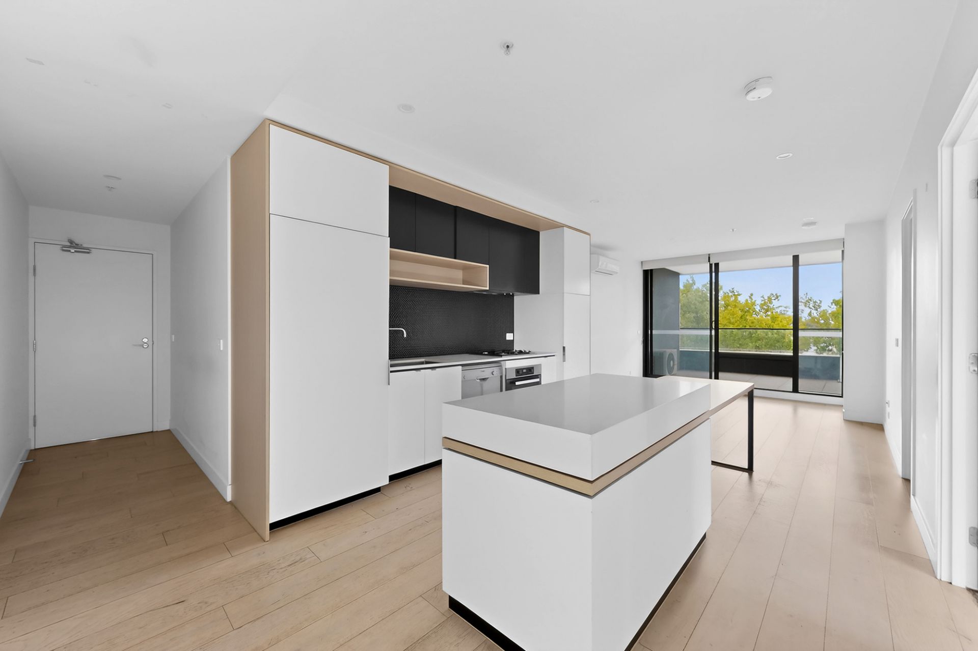 201/5-7 Nepean Highway, Elsternwick - Thumbnail 3