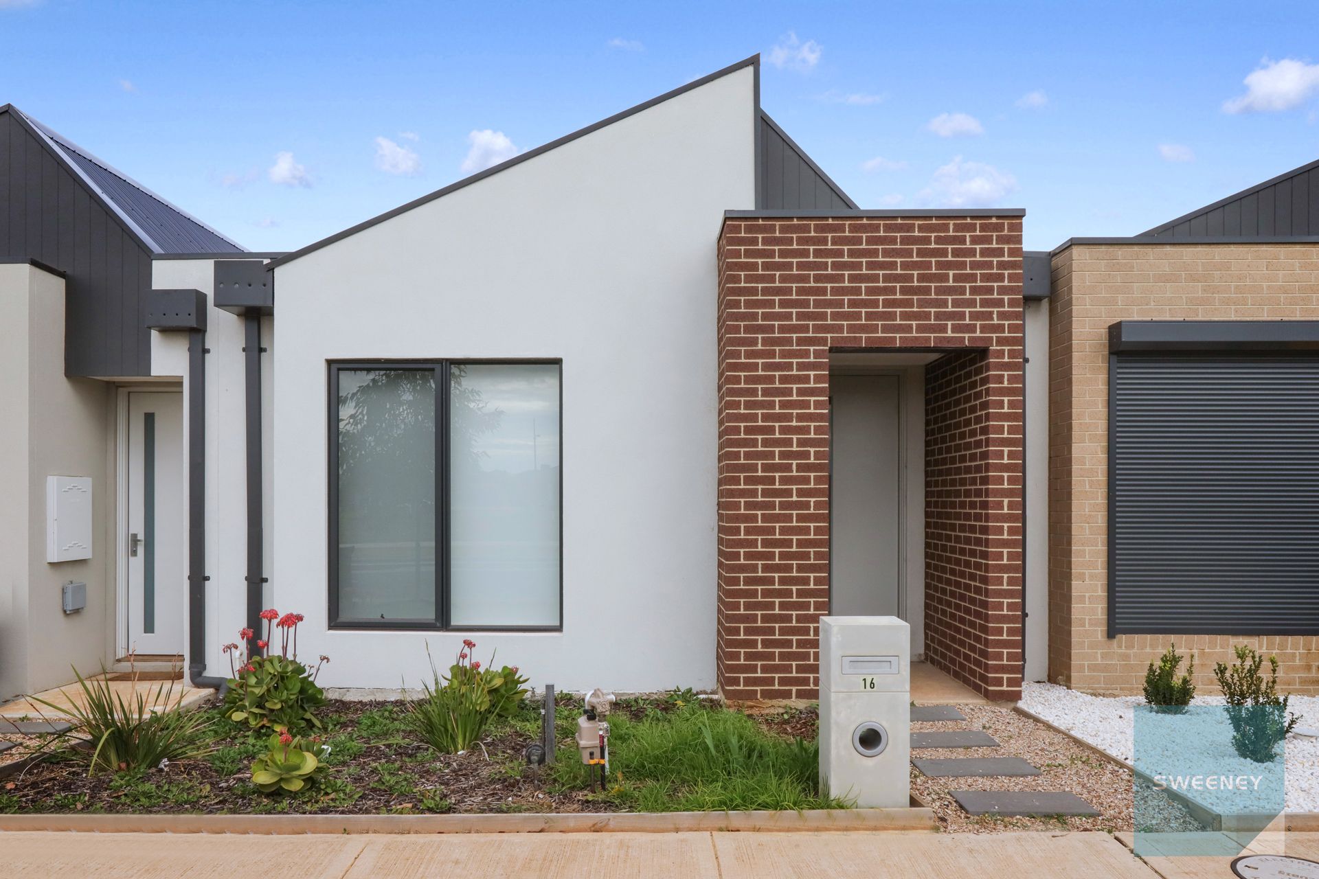 16 Kingdom Boulevard, Weir Views - Thumbnail 2