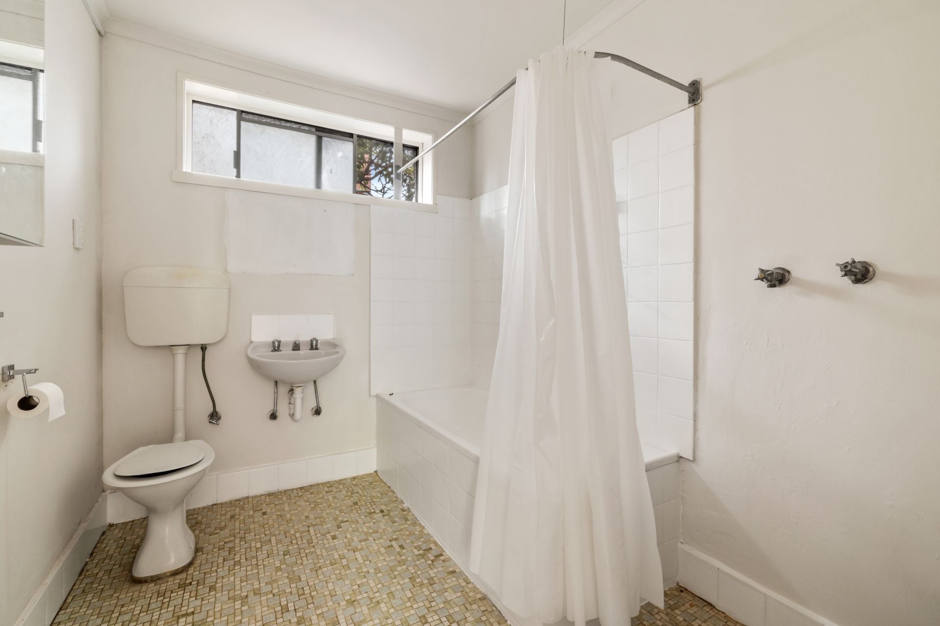 2 Bedroom Apartment on Pender Street