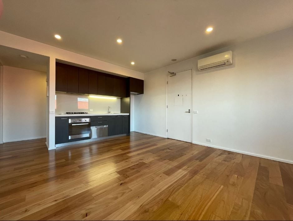 Modern 2-Bedroom Unit in Prime Plenty Road Location