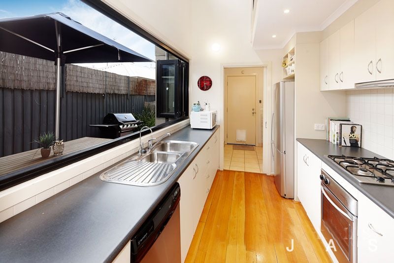 15 Goldsbrough Walk Kensington VIC, Kensington - Thumbnail 3