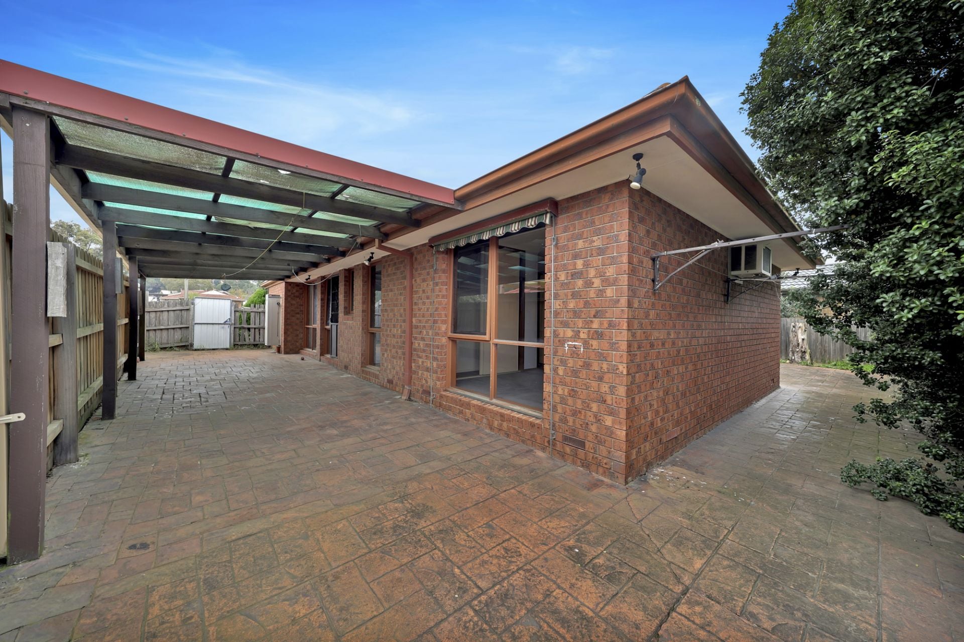 THREE BEDROOM TWO BATHROOM FAMILY HOME