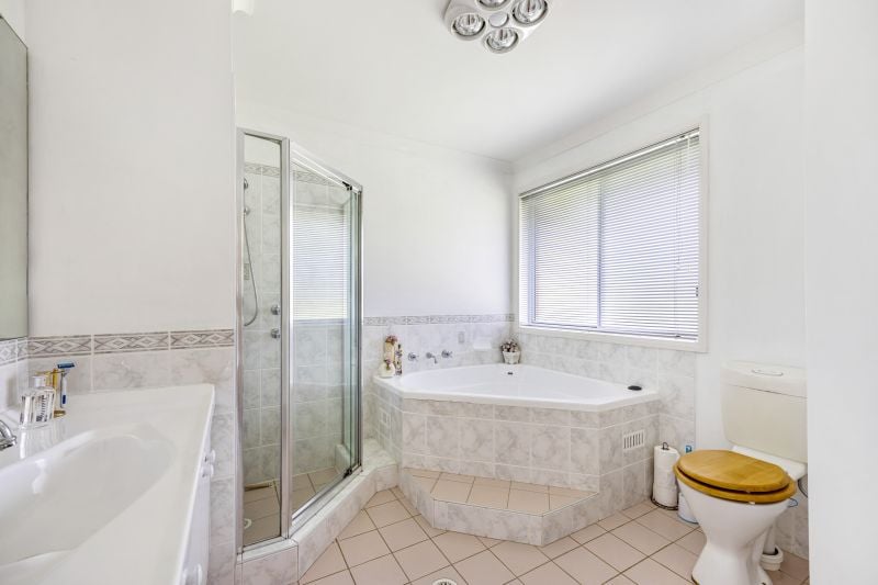 Your Country Escape Awaits in The Oaks