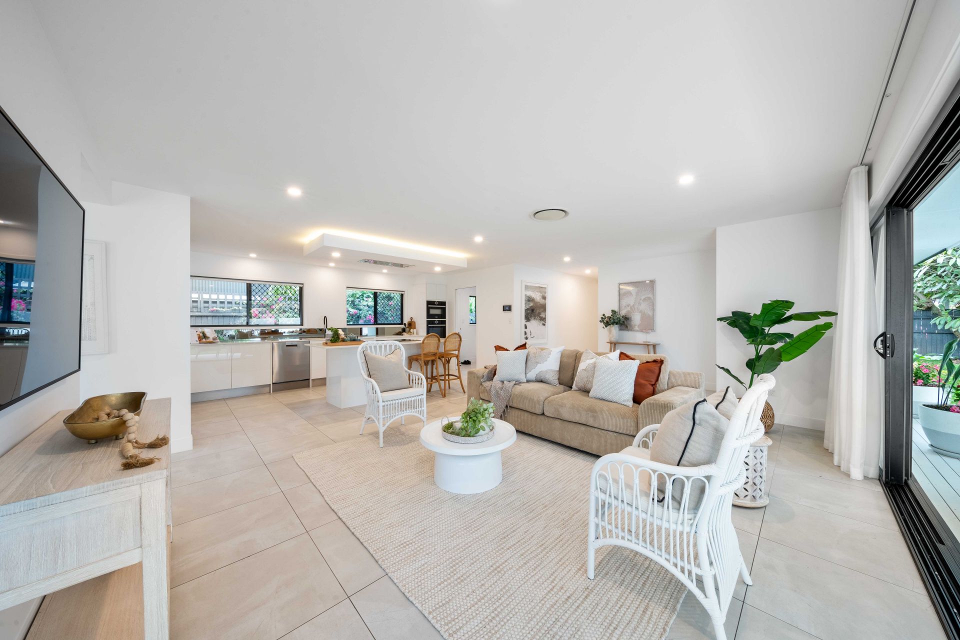 20 Sonder Street, Broadbeach Waters - Thumbnail 3