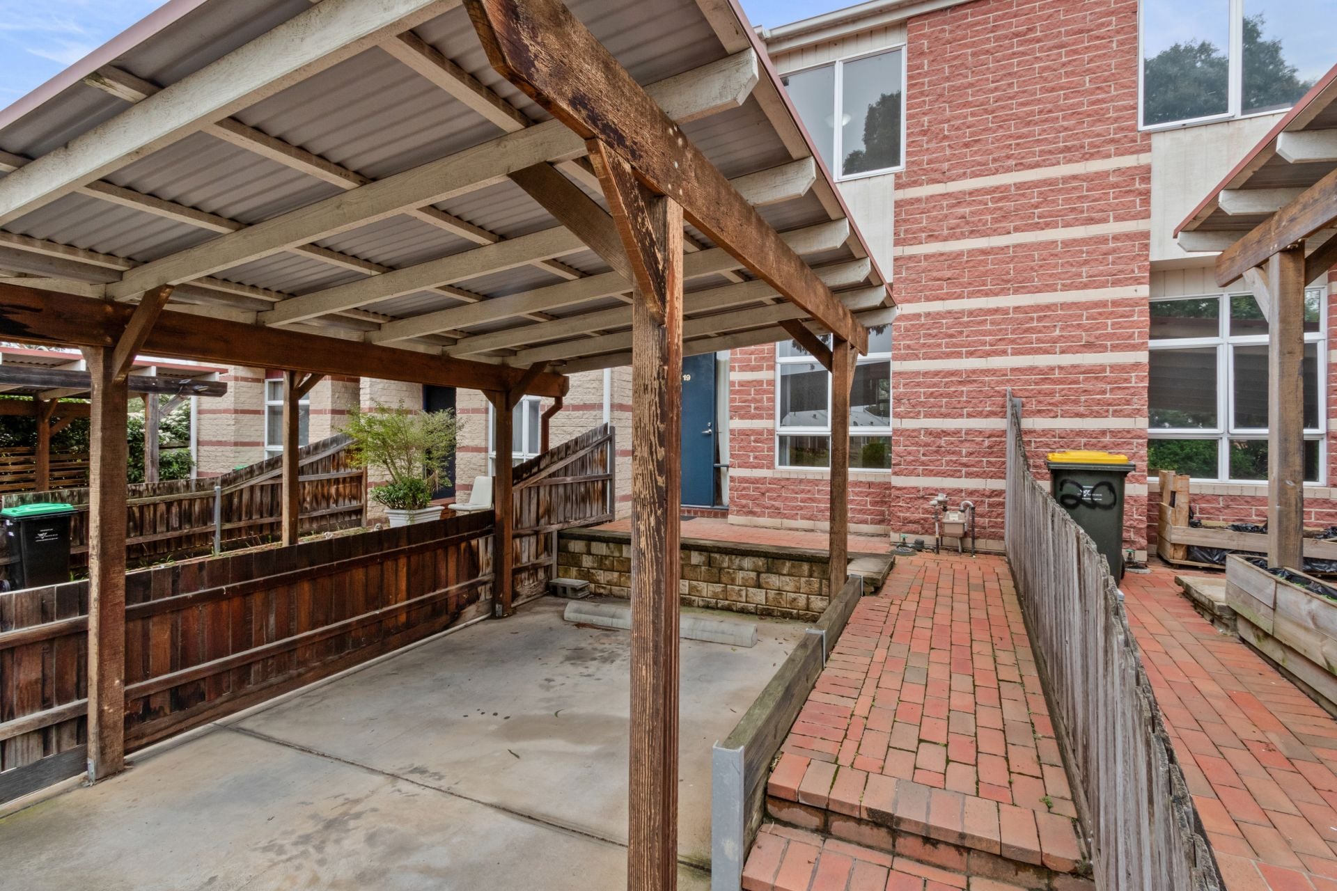 Simplicity, Comfort & Convenience in a Prime Location