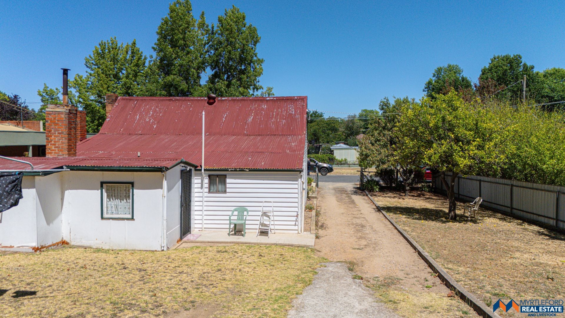 15 Robertson Street, MYRTLEFORD, Myrtleford - Thumbnail 4