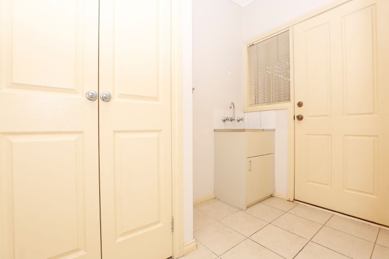 4/6 Duffy Street, Reservoir