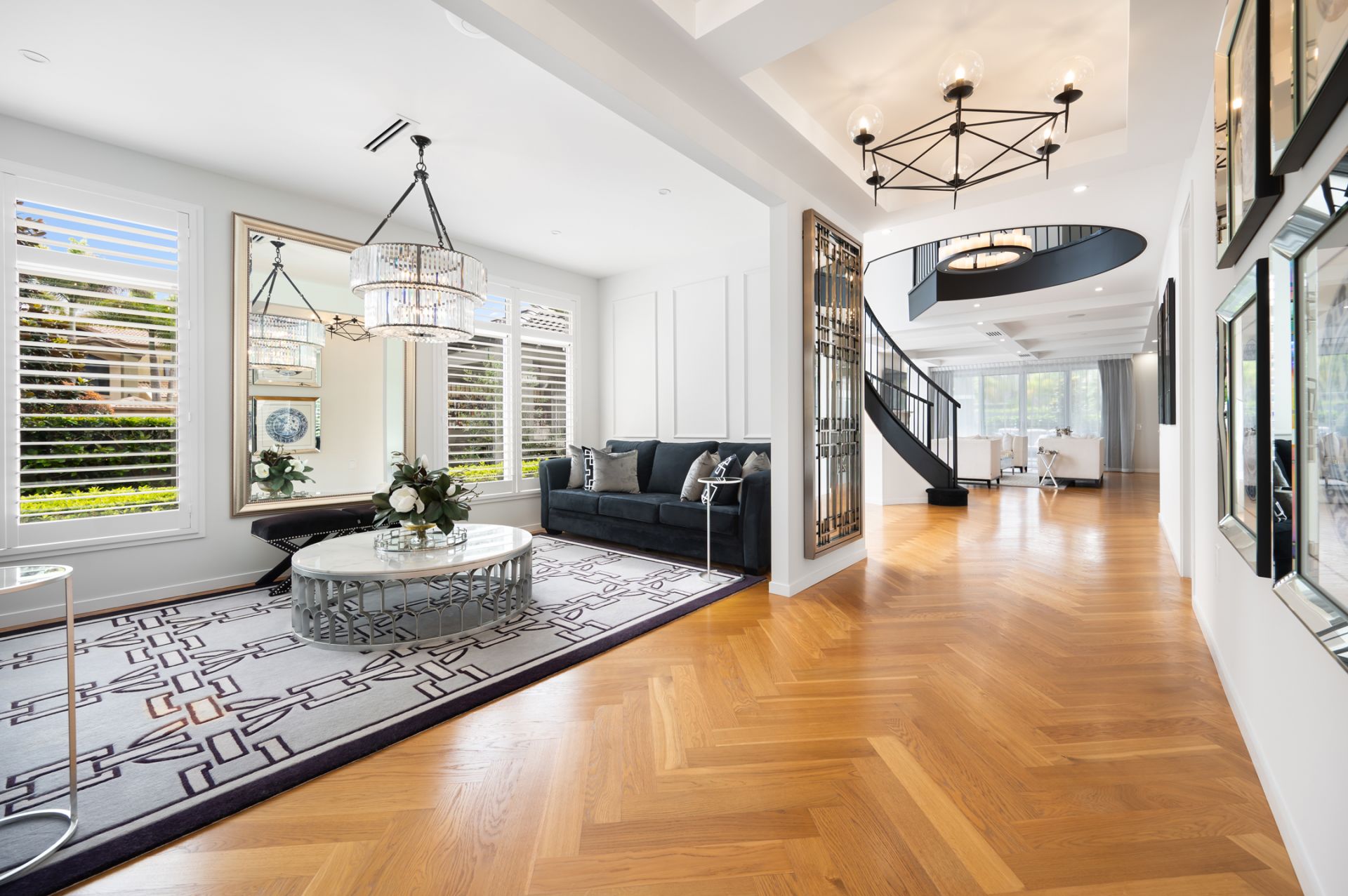 8 Queen Guineveres Place, Sovereign Islands - Thumbnail 2