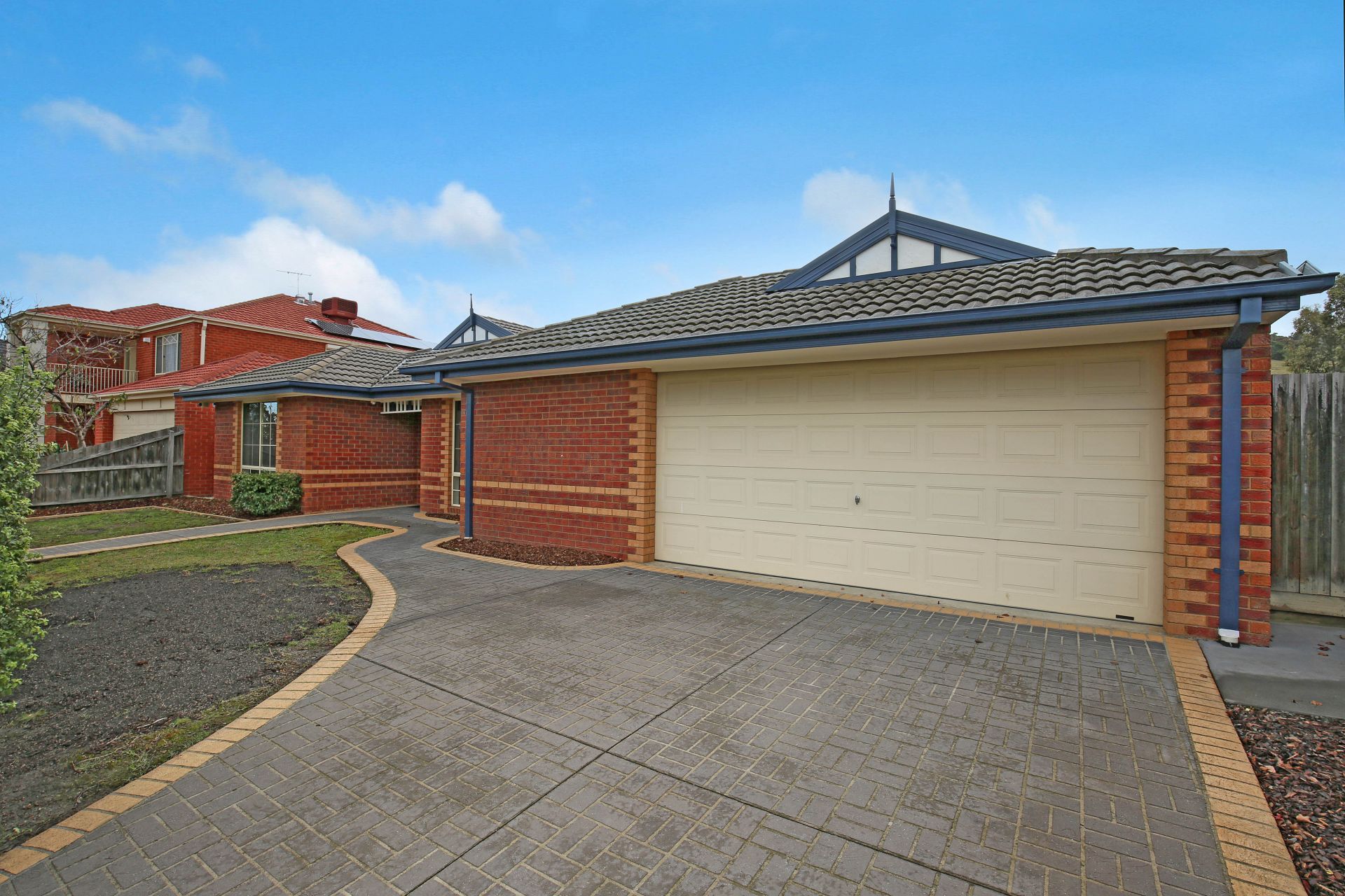 Easy Living in Mill Park Lakes!