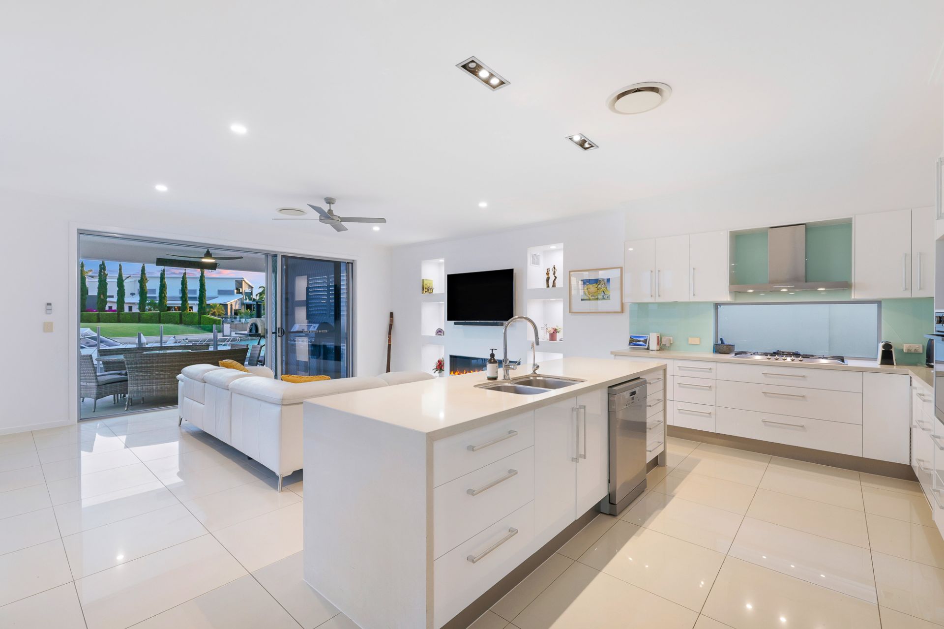 3 Royal Albert Crescent, Sovereign Islands QLD 4216, Sovereign Islands - Thumbnail 7