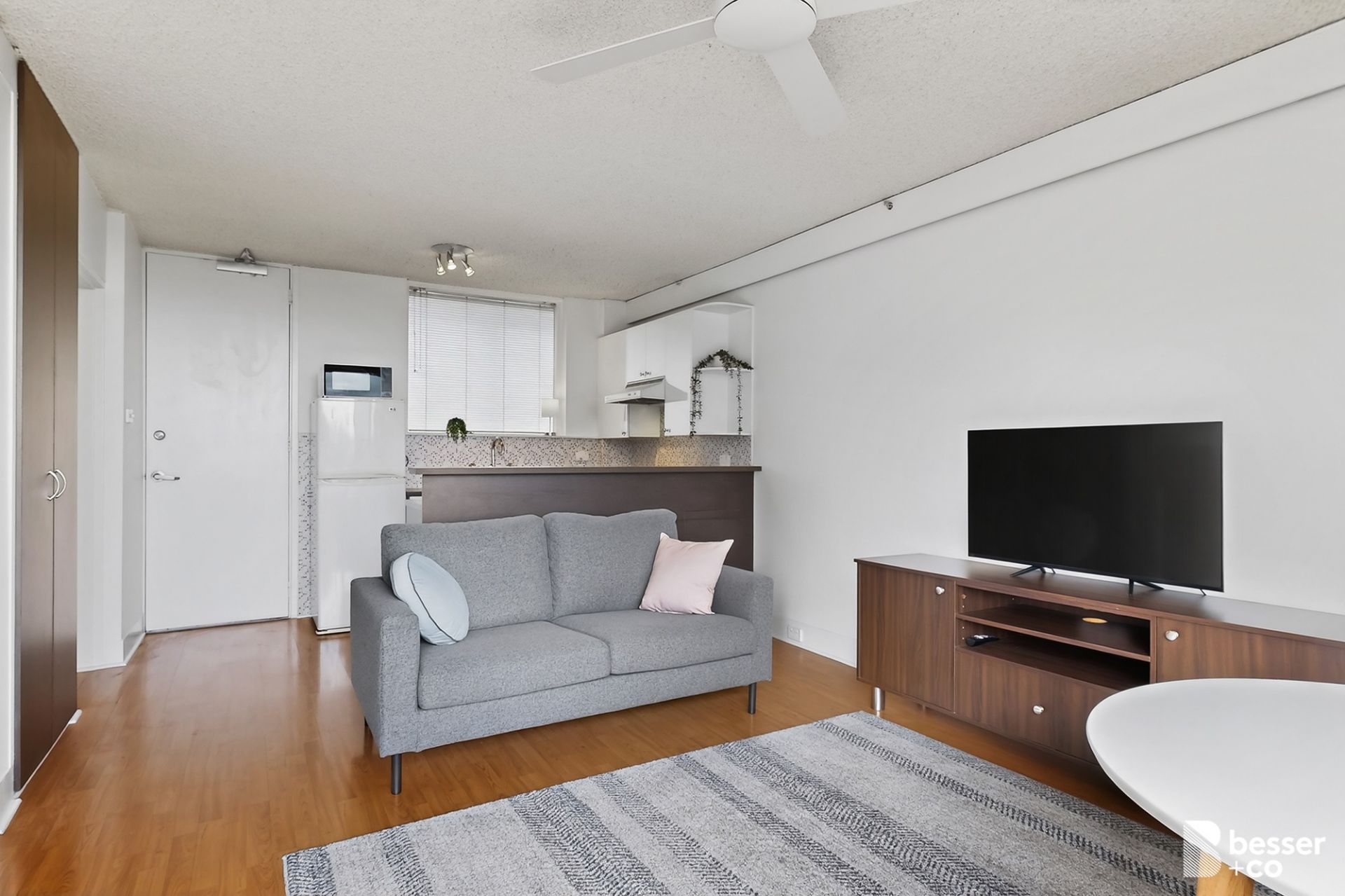 905/81 Queens Road, Melbourne - Thumbnail 4