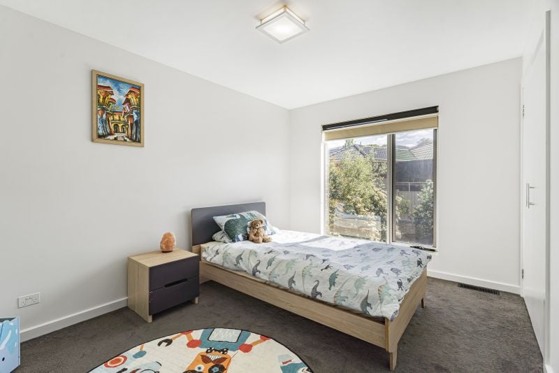 24 Clare Boulevard, Greenvale