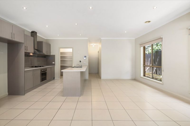 12 Yoemans Drive, Mernda